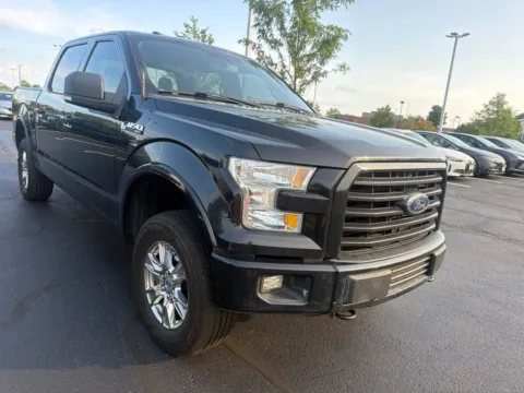 Black 2015 Ford F-150 XLT for sale in Gurnee, IL