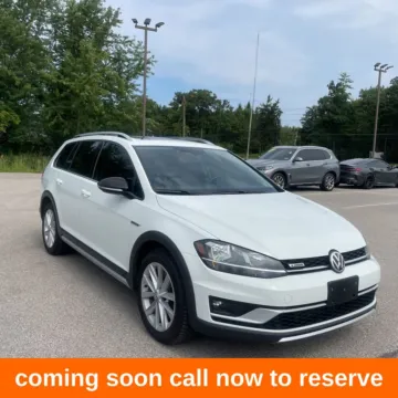 White 2019 Volkswagen Golf Alltrack TSI S for sale in Gurnee, IL