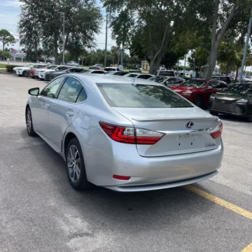 Photos of 2016 Lexus ES 300h for sale in Gurnee, IL at CarWise Gurnee