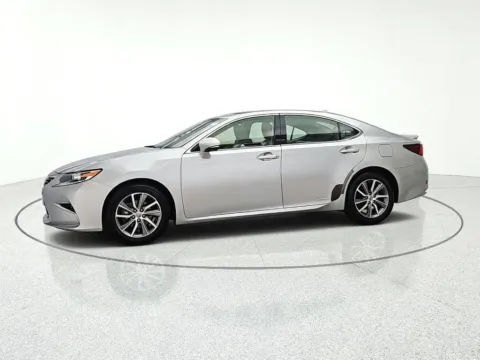 More photos of 2016 Lexus ES 300h at CarWise Gurnee, IL