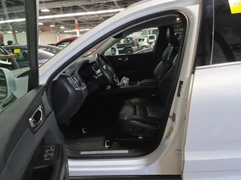 Another view of 2019 Volvo XC60 T5 Momentum for sale in Gurnee, IL at CarWise Gurnee