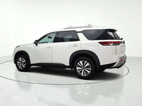 More photos of 2023 Nissan Pathfinder SL at CarWise Gurnee, IL