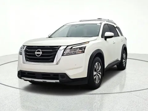 Photos of 2023 Nissan Pathfinder SL for sale in Gurnee, IL at CarWise Gurnee