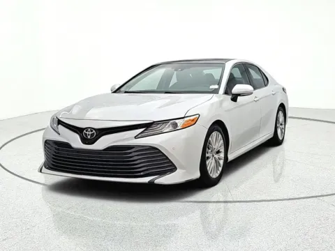 Photos of 2018 Toyota Camry XLE for sale in Gurnee, IL at CarWise Gurnee