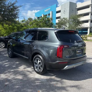 Photos of 2022 Kia Telluride EX for sale in Gurnee, IL at CarWise Gurnee