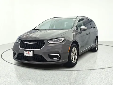 Photos of 2021 Chrysler Pacifica Limited for sale in Gurnee, IL at CarWise Gurnee