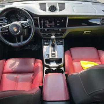 Another view of 2022 Porsche Macan for sale in Gurnee, IL at CarWise Gurnee
