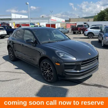 Black 2022 Porsche Macan for sale in Gurnee, IL