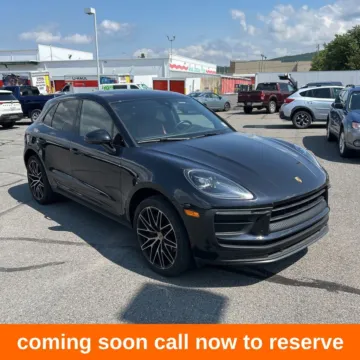 Black 2022 Porsche Macan for sale in Gurnee, IL