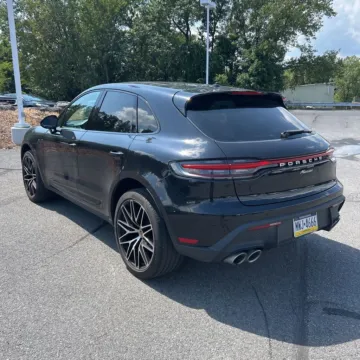 Photos of 2022 Porsche Macan for sale in Gurnee, IL at CarWise Gurnee