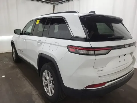 Photos of 2023 Jeep Grand Cherokee Limited for sale in Gurnee, IL at CarWise Gurnee