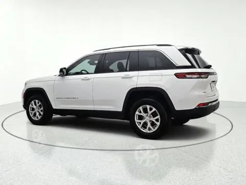 More photos of 2023 Jeep Grand Cherokee Limited at CarWise Gurnee, IL