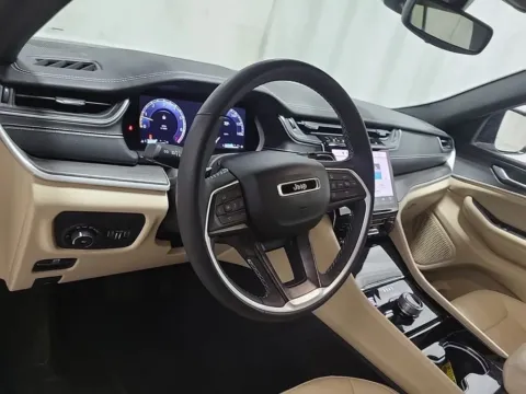 Another view of 2023 Jeep Grand Cherokee Limited for sale in Gurnee, IL at CarWise Gurnee