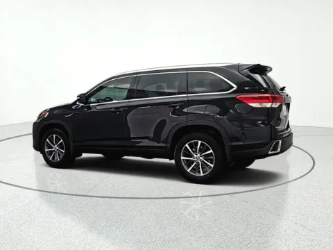 More photos of 2019 Toyota Highlander XLE at CarWise Gurnee, IL