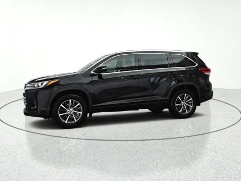 Another view of 2019 Toyota Highlander XLE for sale in Gurnee, IL at CarWise Gurnee