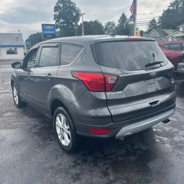 Photos of 2019 Ford Escape SE for sale in Gurnee, IL at CarWise Gurnee