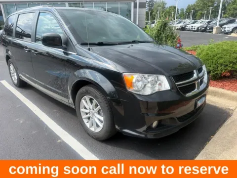 Black 2019 Dodge Grand Caravan SXT for sale in Gurnee, IL