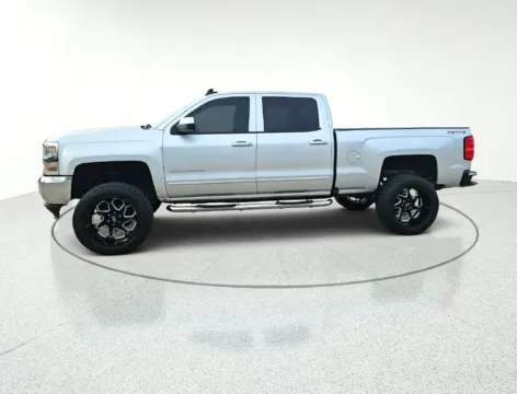 More photos of 2017 Chevrolet Silverado 1500 LT at CarWise Gurnee, IL