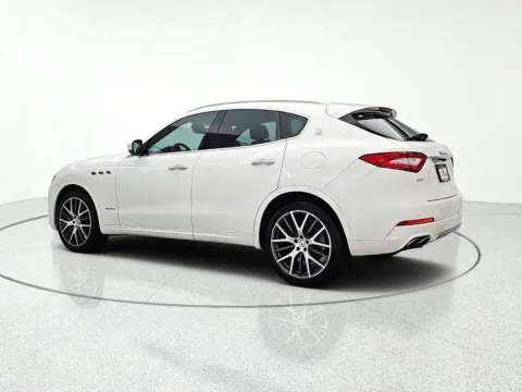More photos of 2020 Maserati Levante S GranLusso at CarWise Gurnee, IL
