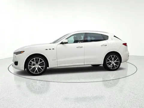 More photos of 2020 Maserati Levante S GranLusso at CarWise Gurnee, IL