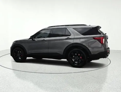 More photos of 2022 Ford Explorer ST at CarWise Gurnee, IL