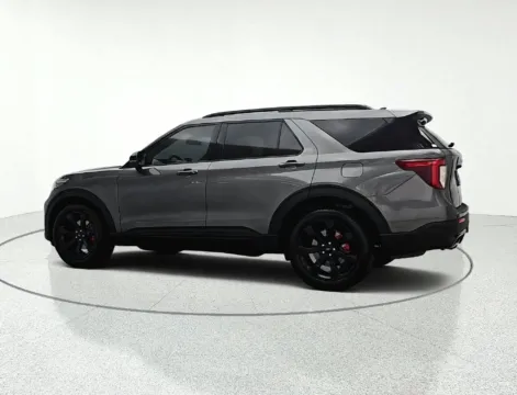 More photos of 2022 Ford Explorer ST at CarWise Gurnee, IL
