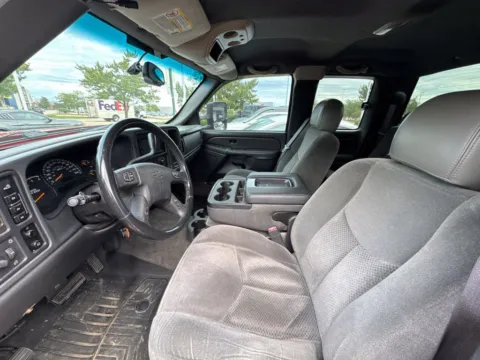 More photos of 2004 Chevrolet Silverado 3500 at CarWise Gurnee, IL