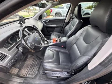 Another view of 2016 Volvo XC60 T6 for sale in Gurnee, IL at CarWise Gurnee