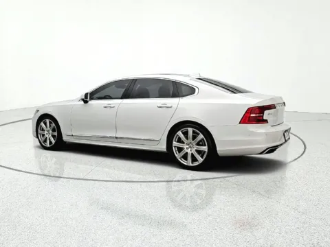 More photos of 2020 Volvo S90 T6 Inscription at CarWise Gurnee, IL
