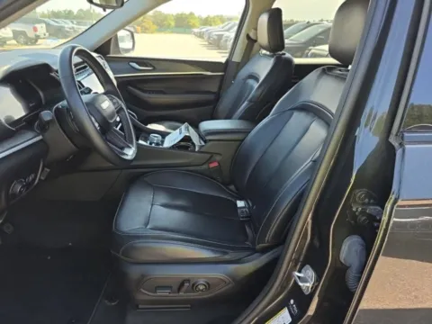 More photos of 2022 Jeep Grand Cherokee L Limited at CarWise Gurnee, IL