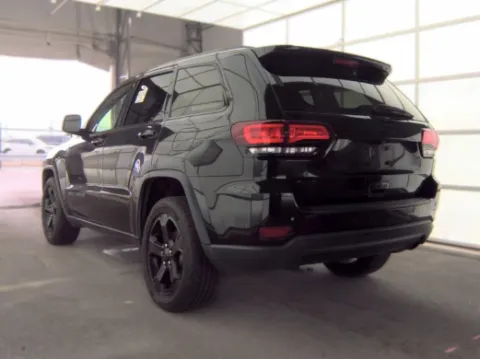 Photos of 2018 Jeep Grand Cherokee Laredo for sale in Gurnee, IL at CarWise Gurnee
