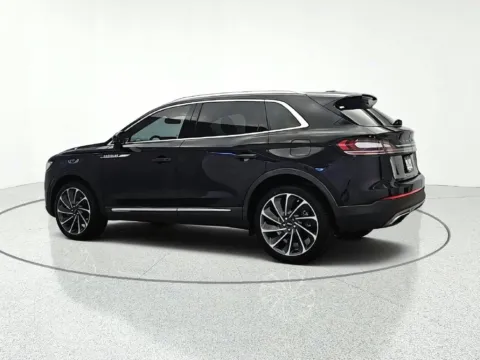 More photos of 2022 Lincoln Nautilus Reserve at CarWise Gurnee, IL