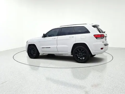 More photos of 2019 Jeep Grand Cherokee Altitude at CarWise Gurnee, IL