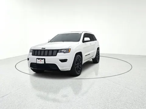 Photos of 2019 Jeep Grand Cherokee Altitude for sale in Gurnee, IL at CarWise Gurnee