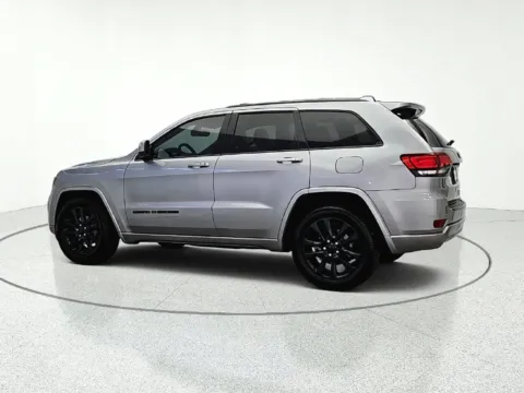 More photos of 2018 Jeep Grand Cherokee Altitude at CarWise Gurnee, IL