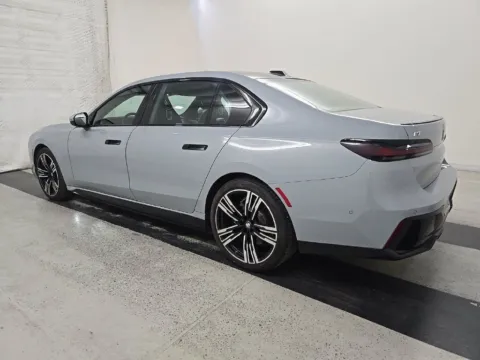 Photos of 2023 BMW i7 xDrive60 for sale in Gurnee, IL at CarWise Gurnee
