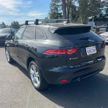 Photos of 2019 Jaguar F-PACE 30t R-Sport for sale in Gurnee, IL at CarWise Gurnee