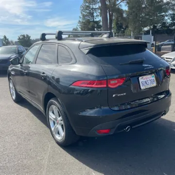 Photos of 2019 Jaguar F-PACE 30t R-Sport for sale in Gurnee, IL at CarWise Gurnee