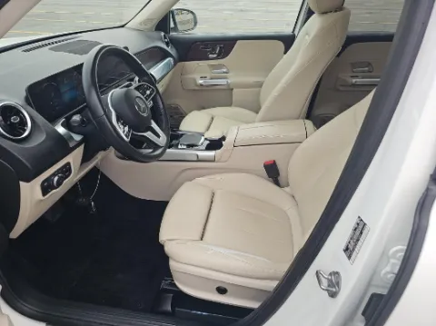Another view of 2020 Mercedes-Benz GLB 250 for sale in Gurnee, IL at CarWise Gurnee