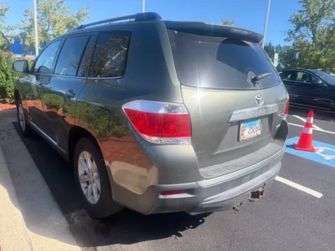 Photos of 2012 Toyota Highlander SE for sale in Gurnee, IL at CarWise Gurnee