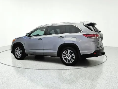 More photos of 2015 Toyota Highlander XLE V6 at CarWise Gurnee, IL