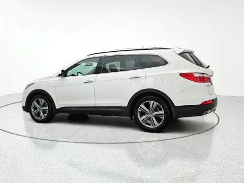 More photos of 2016 Hyundai Santa Fe SE at CarWise Gurnee, IL