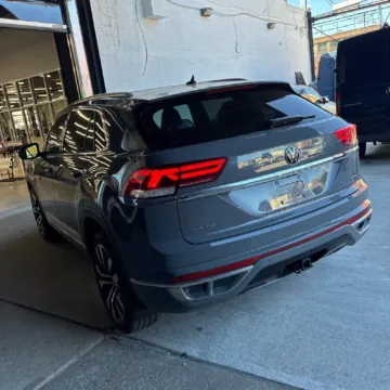 Photos of 2021 Volkswagen Atlas Cross Sport 3.6L V6 SEL Premium R-Line for sale in Gurnee, IL at CarWise Gurnee