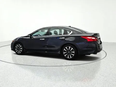 More photos of 2017 Nissan Altima 2.5 SL at CarWise Gurnee, IL