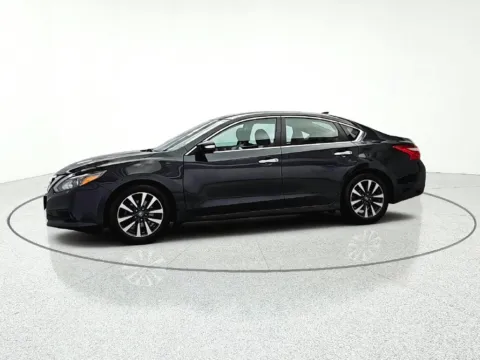 Another view of 2017 Nissan Altima 2.5 SL for sale in Gurnee, IL at CarWise Gurnee