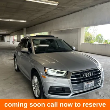 Silver 2018 Audi Q5 2.0T for sale in Gurnee, IL