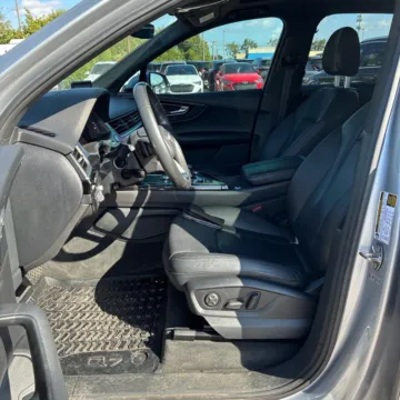 More photos of 2019 Audi Q7 55 Prestige at CarWise Gurnee, IL