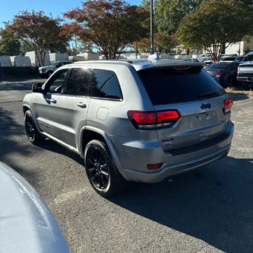 Photos of 2020 Jeep Grand Cherokee Altitude for sale in Gurnee, IL at CarWise Gurnee