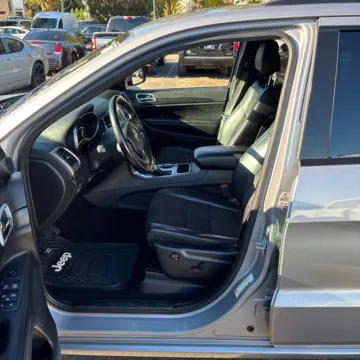More photos of 2020 Jeep Grand Cherokee Altitude at CarWise Gurnee, IL