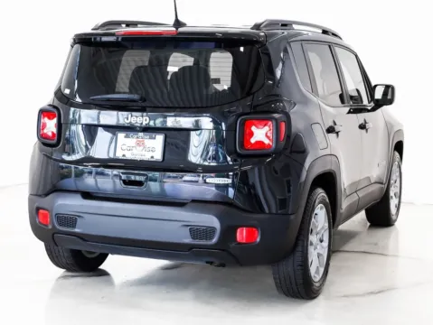 More photos of 2018 Jeep Renegade Latitude at CarWise Gurnee, IL
